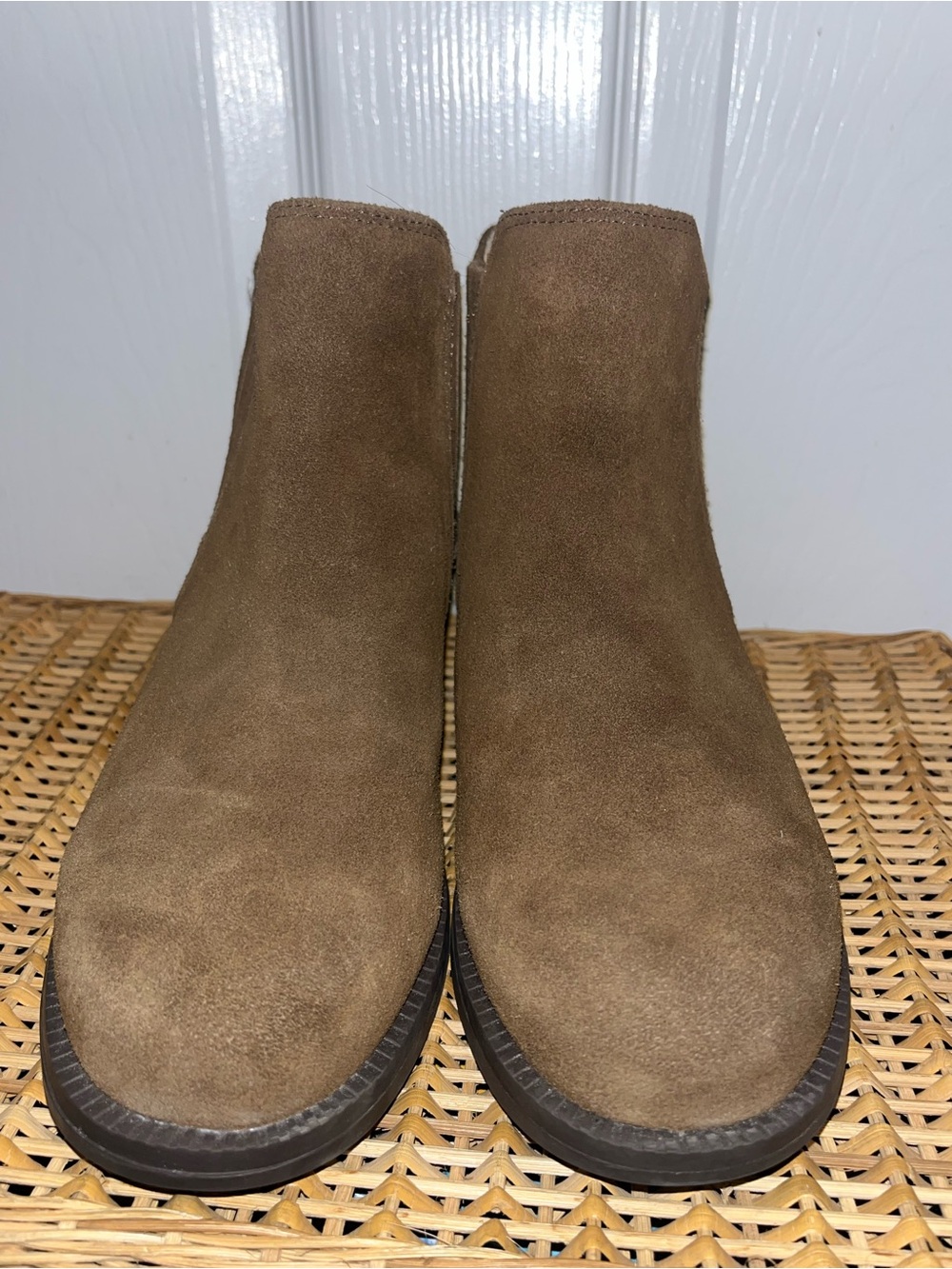 REVITALIGN Kodiak Bluff water-resistant suede Chelsea boots in Bison - Picture 6 of 12